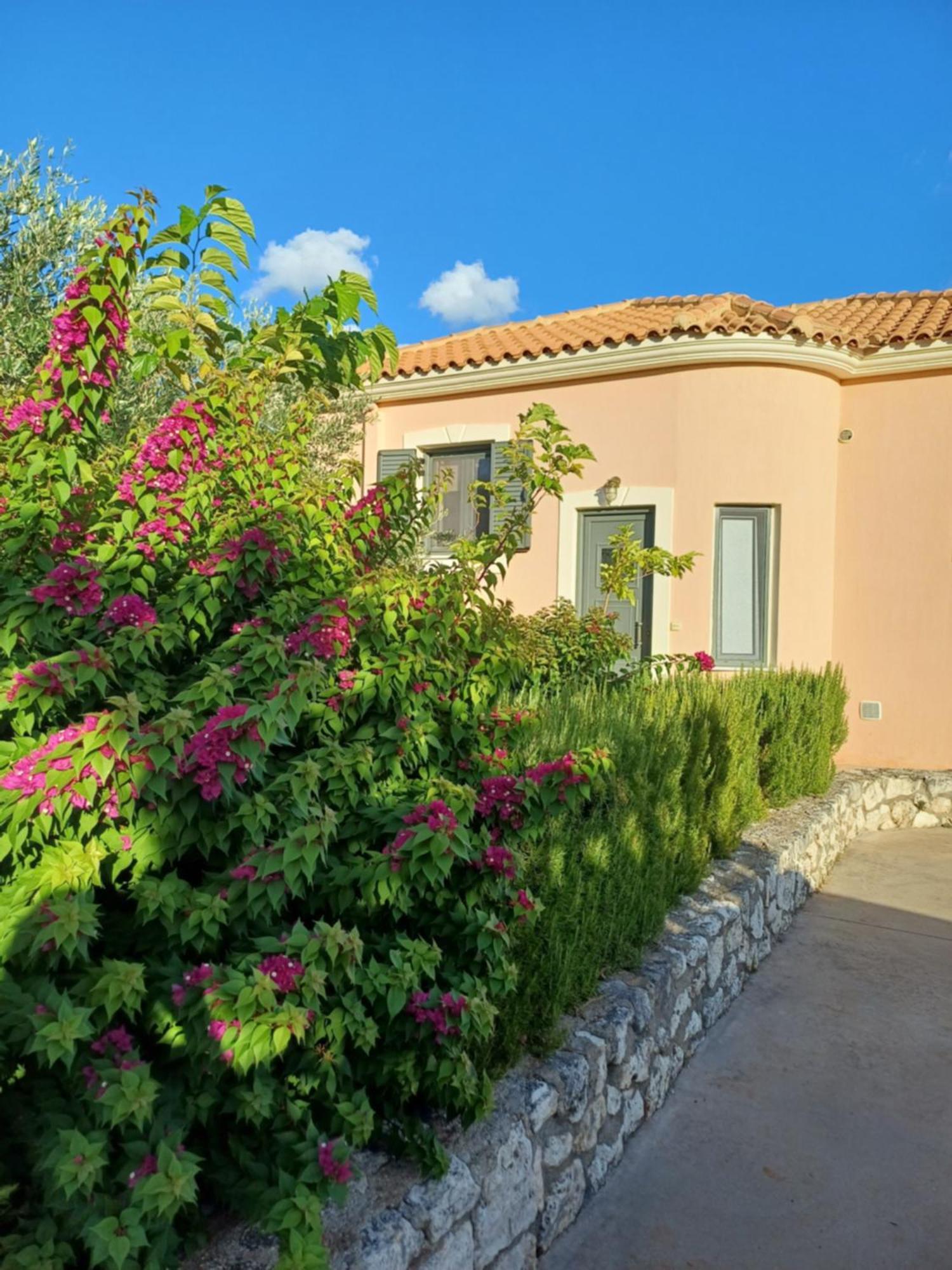 Korallis Villas Karavados Exterior photo
