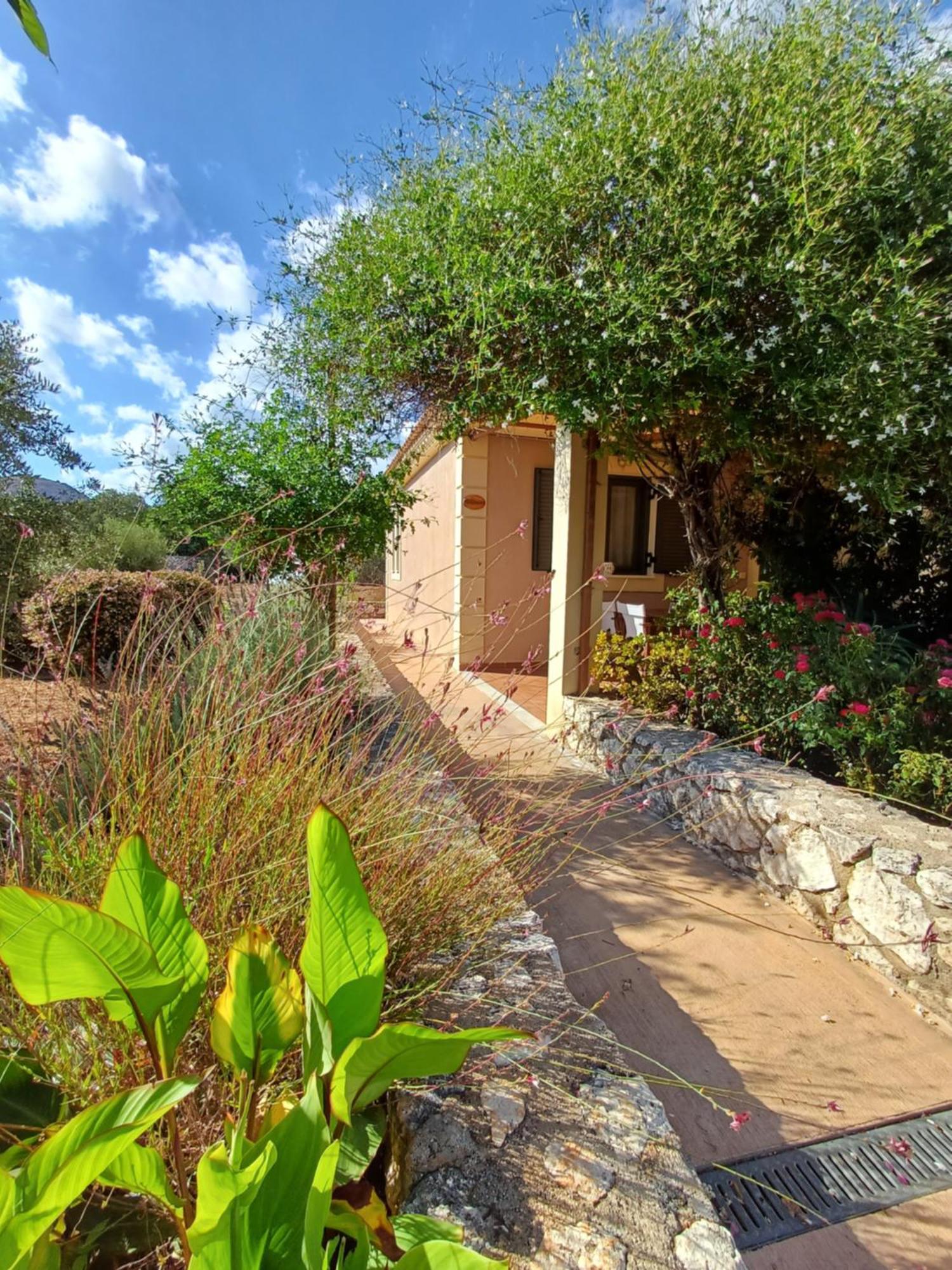 Korallis Villas Karavados Exterior photo